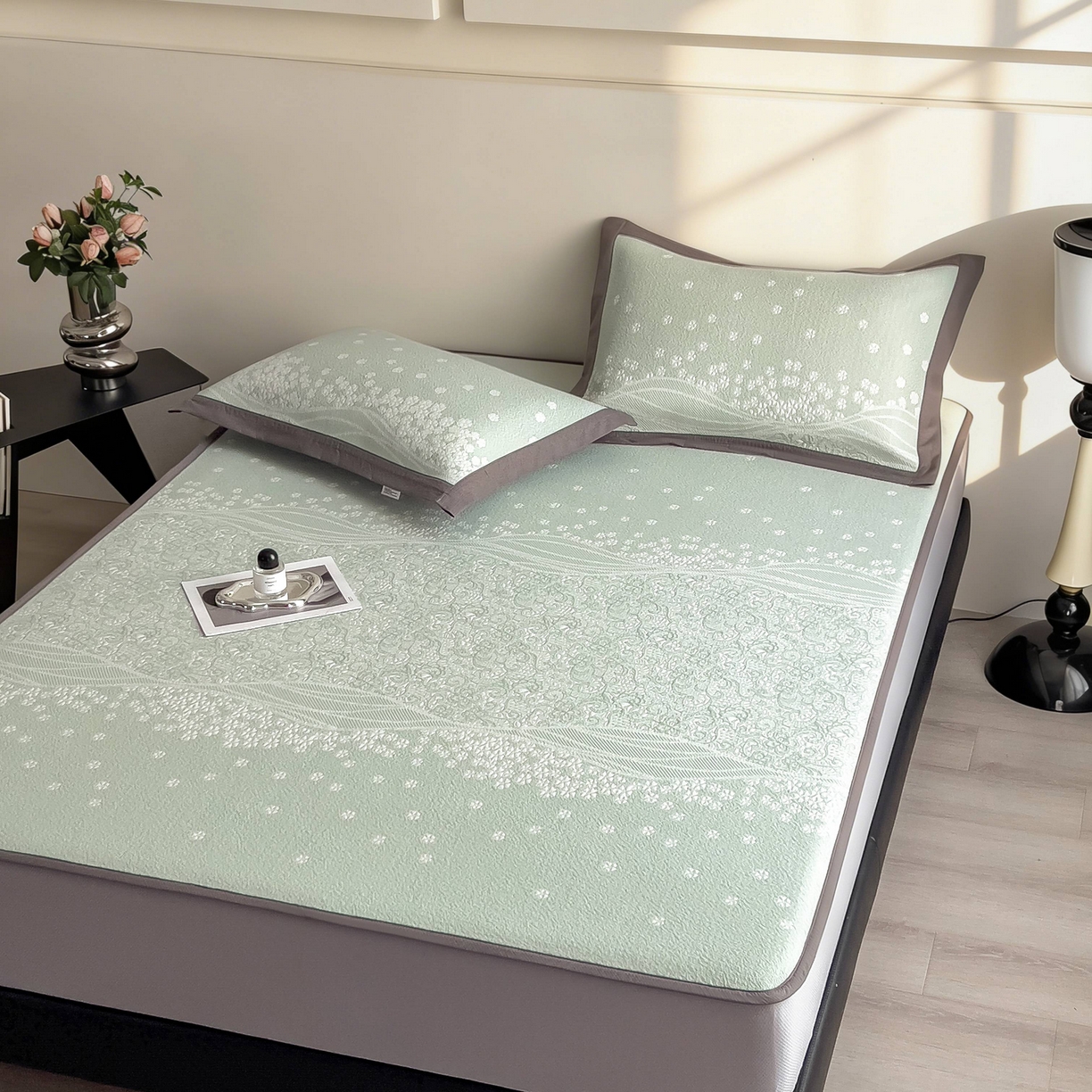 91家纺网 家纺一手货源 找家纺 孩子王家纺 2026春夏新款PE乙纶学生宿舍高克重凉感值过0.21冰豆豆席凉感席子凉席席子 花园青草绿 床笠款