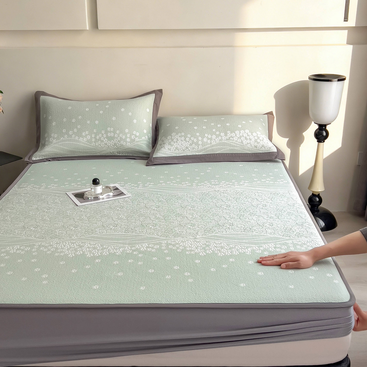 91家纺网 家纺一手货源 找家纺 孩子王家纺 2026春夏新款PE乙纶学生宿舍高克重凉感值过0.21冰豆豆席凉感席子凉席席子 花园青草绿 床笠款