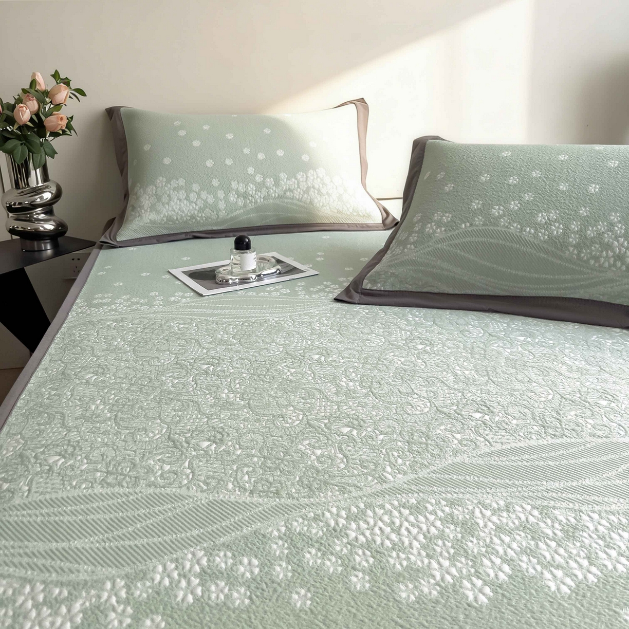 91家纺网 家纺一手货源 找家纺 孩子王家纺 2026春夏新款PE乙纶学生宿舍高克重凉感值过0.21冰豆豆席凉感席子凉席席子 花园青草绿 床笠款