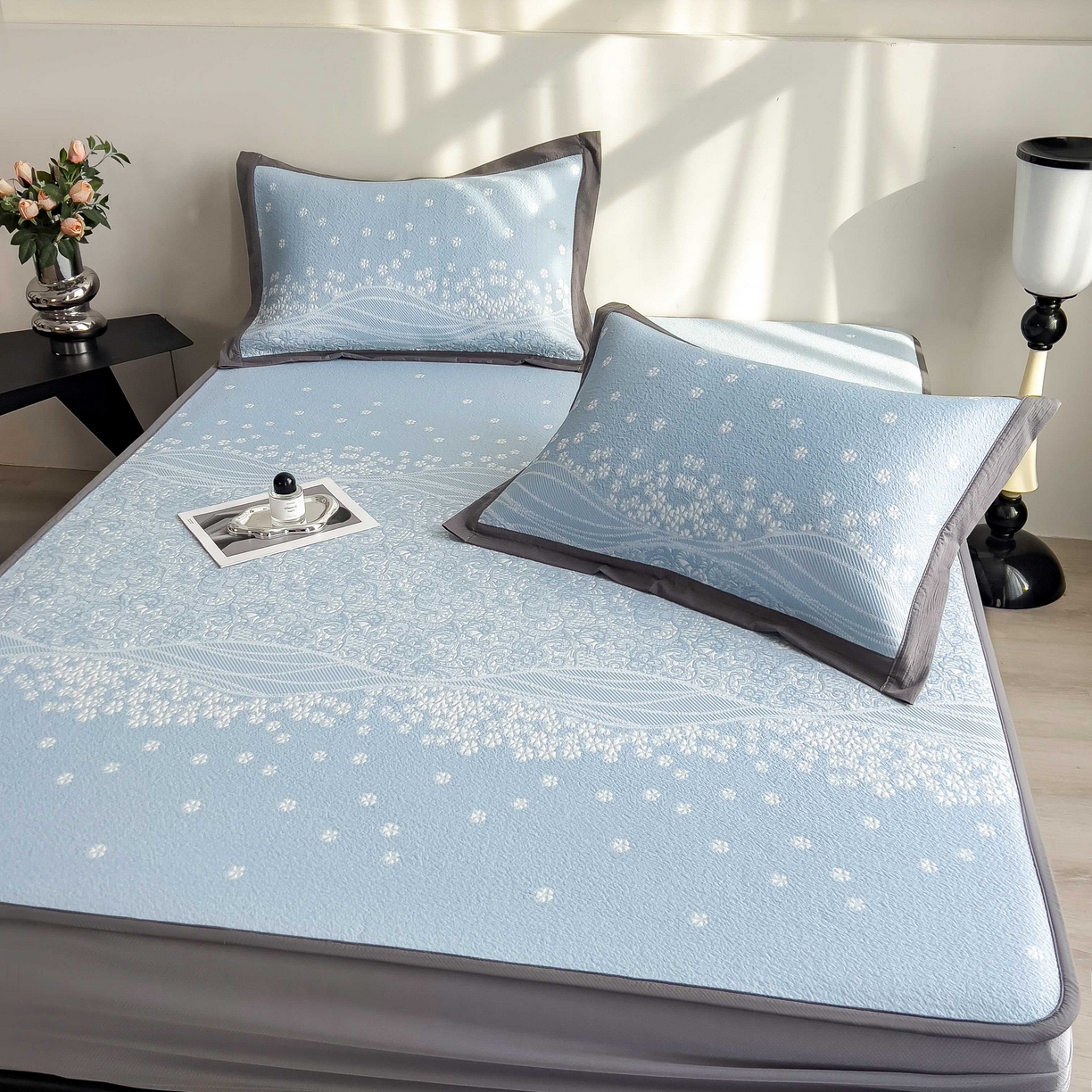 91家纺网 家纺一手货源 找家纺 孩子王家纺 2026春夏新款PE乙纶学生宿舍高克重凉感值过0.21冰豆豆席凉感席子凉席席子 花园星雾蓝 床笠款