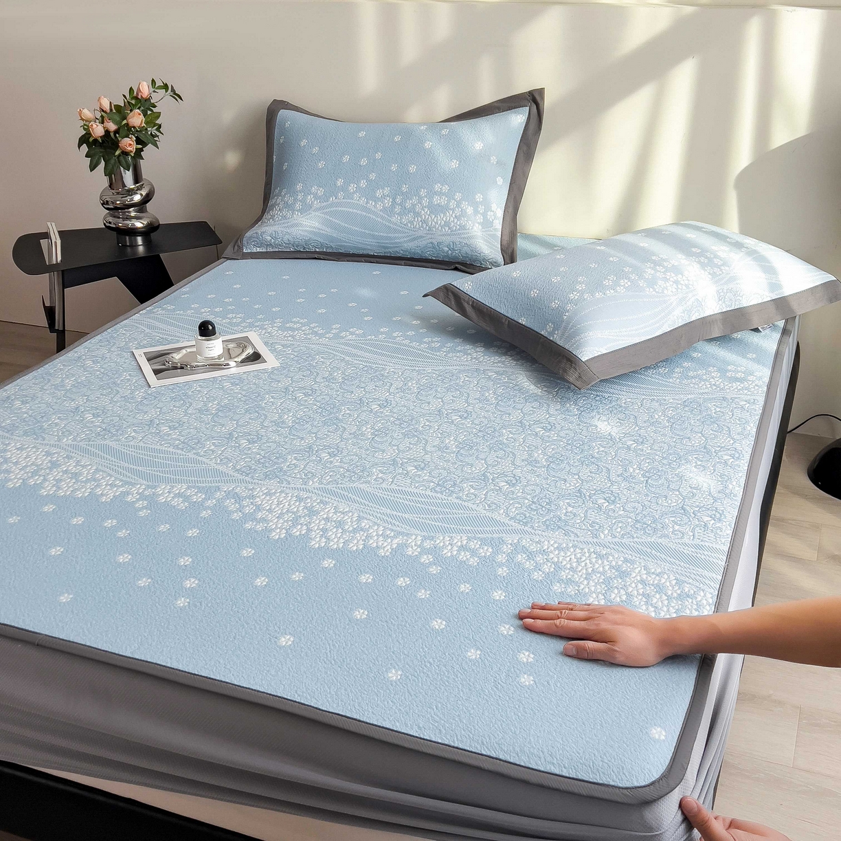 91家纺网 家纺一手货源 找家纺 孩子王家纺 2026春夏新款PE乙纶学生宿舍高克重凉感值过0.21冰豆豆席凉感席子凉席席子 花园星雾蓝 床笠款