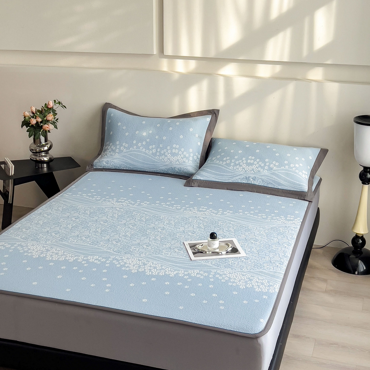 91家纺网 家纺一手货源 找家纺 孩子王家纺 2026春夏新款PE乙纶学生宿舍高克重凉感值过0.21冰豆豆席凉感席子凉席席子 花园星雾蓝 床笠款