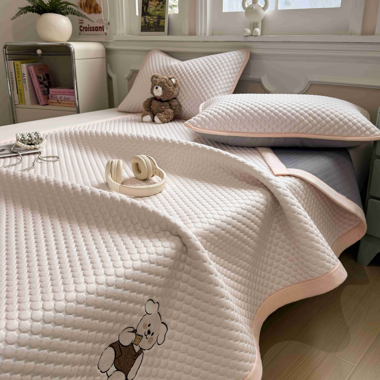 91家纺网 家纺一手货源 找家纺 孩子王家纺 2026春夏新款冰豆豆凉席凉感值过0.21冰丝床单单件冰丝席家用空调软席凉席席子 芭蕾粉-床铺款