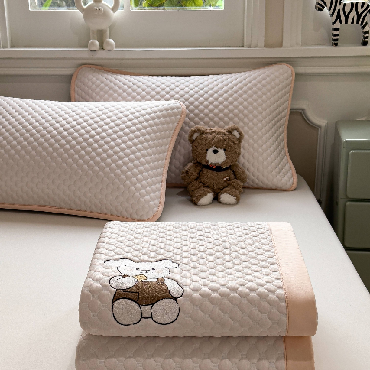 91家纺网 家纺一手货源 找家纺 孩子王家纺 2026春夏新款冰豆豆凉席凉感值过0.21冰丝床单单件冰丝席家用空调软席凉席席子 芭蕾粉-床铺款