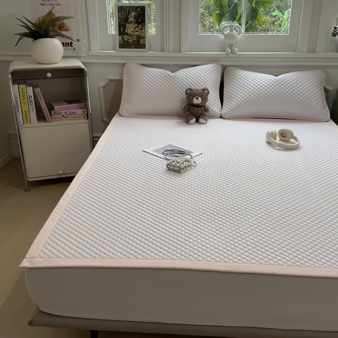 91家纺网 家纺一手货源 找家纺 孩子王家纺 2026春夏新款冰豆豆凉席凉感值过0.21冰丝床单单件冰丝席家用空调软席凉席席子 芭蕾粉-床铺款