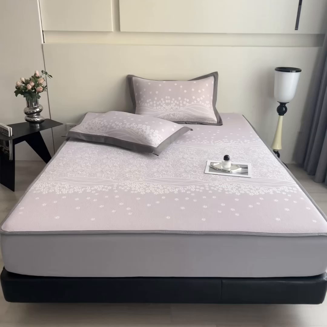 91家纺网 家纺一手货源 找家纺 孩子王家纺 2026春夏新款PE乙纶学生宿舍高克重凉感值过0.21冰豆豆席凉感席子凉席席子 花园燕尾紫 床笠款