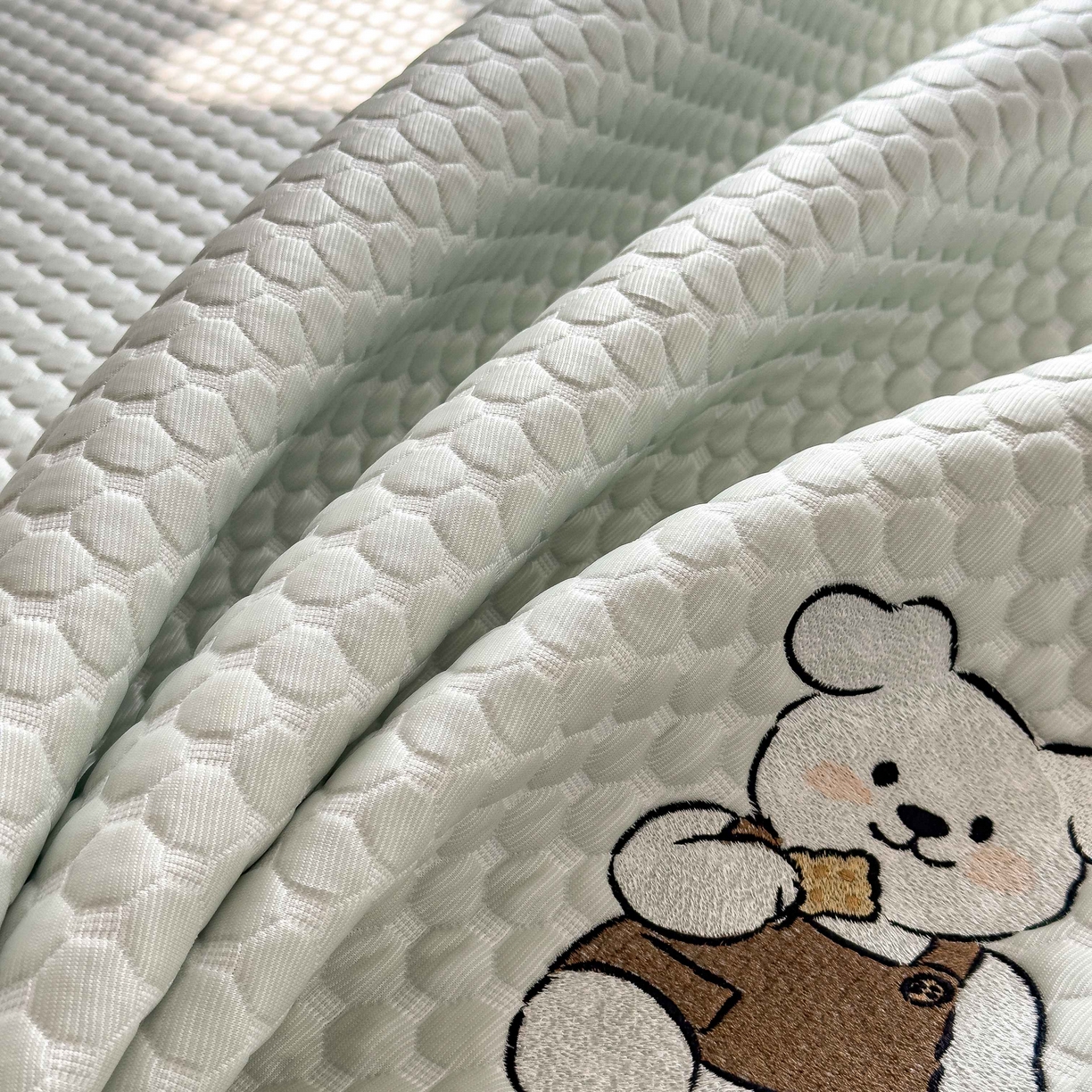 91家纺网 家纺一手货源 找家纺 孩子王家纺 2026春夏新款冰豆豆凉席凉感值过0.21冰丝床单单件冰丝席家用空调软席凉席席子 果绿-床铺款