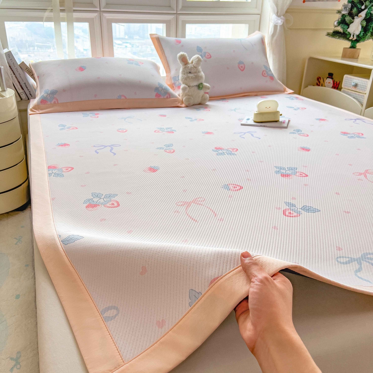 91家纺网 家纺一手货源 找家纺 （总）孩子王家纺 2026春夏新款夏季花卉冰丝凉席凉感值过0.21冰豆豆A类可机洗学生宿舍空调软席