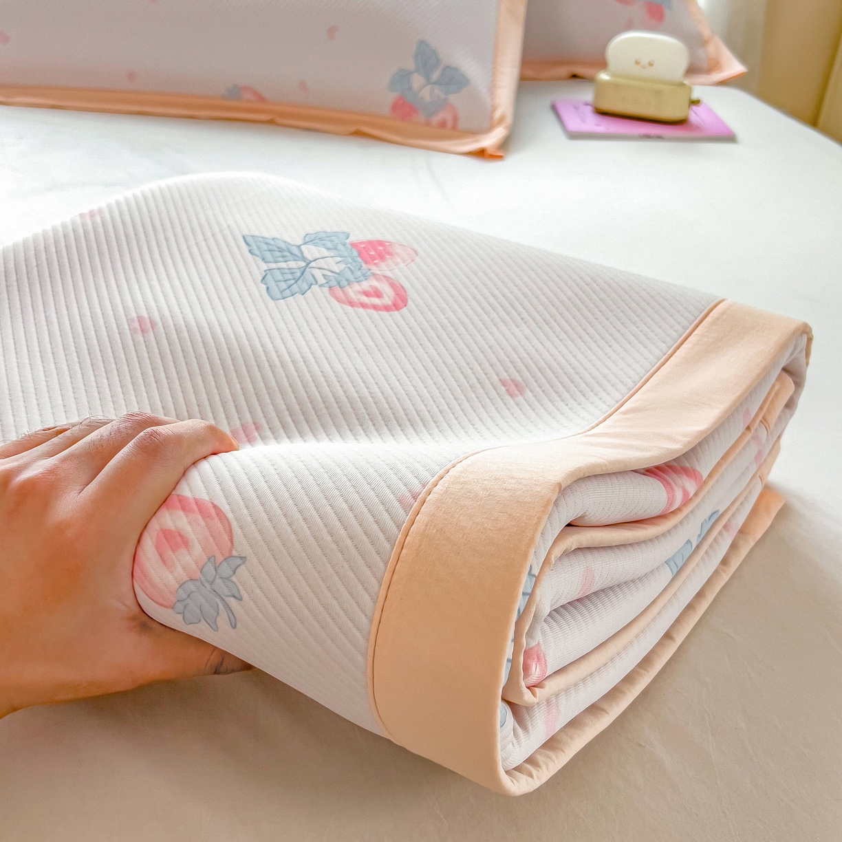 91家纺网 家纺一手货源 找家纺 （总）孩子王家纺 2026春夏新款夏季花卉冰丝凉席凉感值过0.21冰豆豆A类可机洗学生宿舍空调软席