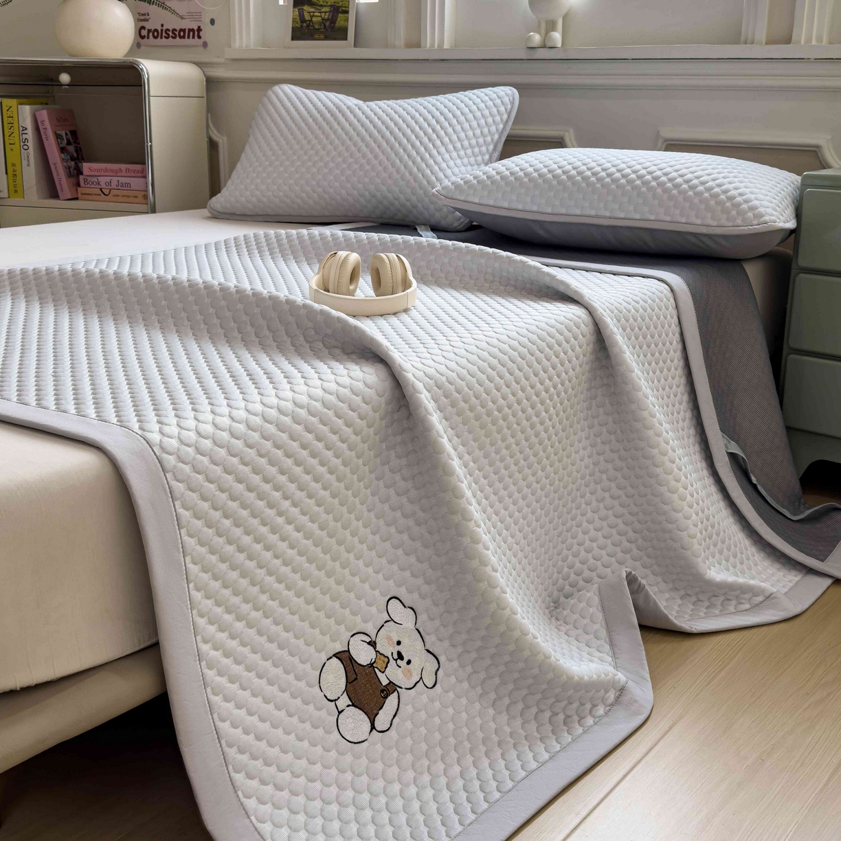 91家纺网 家纺一手货源 找家纺 孩子王家纺 2026春夏新款冰豆豆凉席凉感值过0.21冰丝床单单件冰丝席家用空调软席凉席席子 薇薇蓝-床铺款