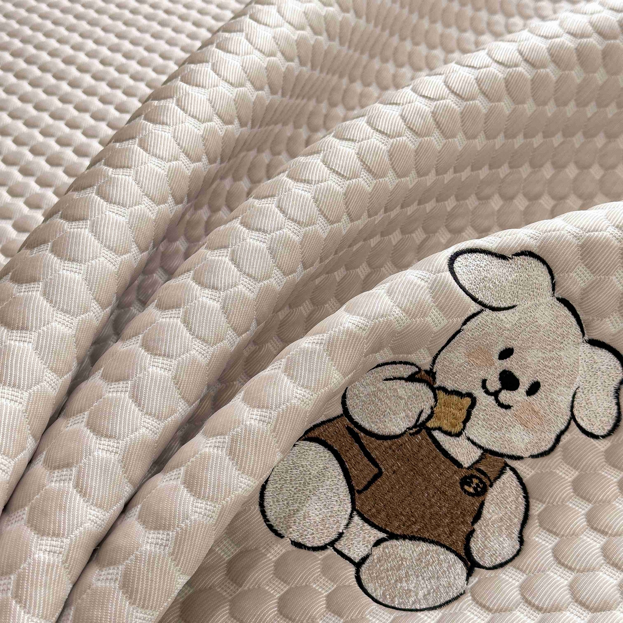 91家纺网 家纺一手货源 找家纺 孩子王家纺 2026春夏新款冰豆豆凉席凉感值过0.21冰丝床单单件冰丝席家用空调软席凉席席子 椰子灰-床铺款