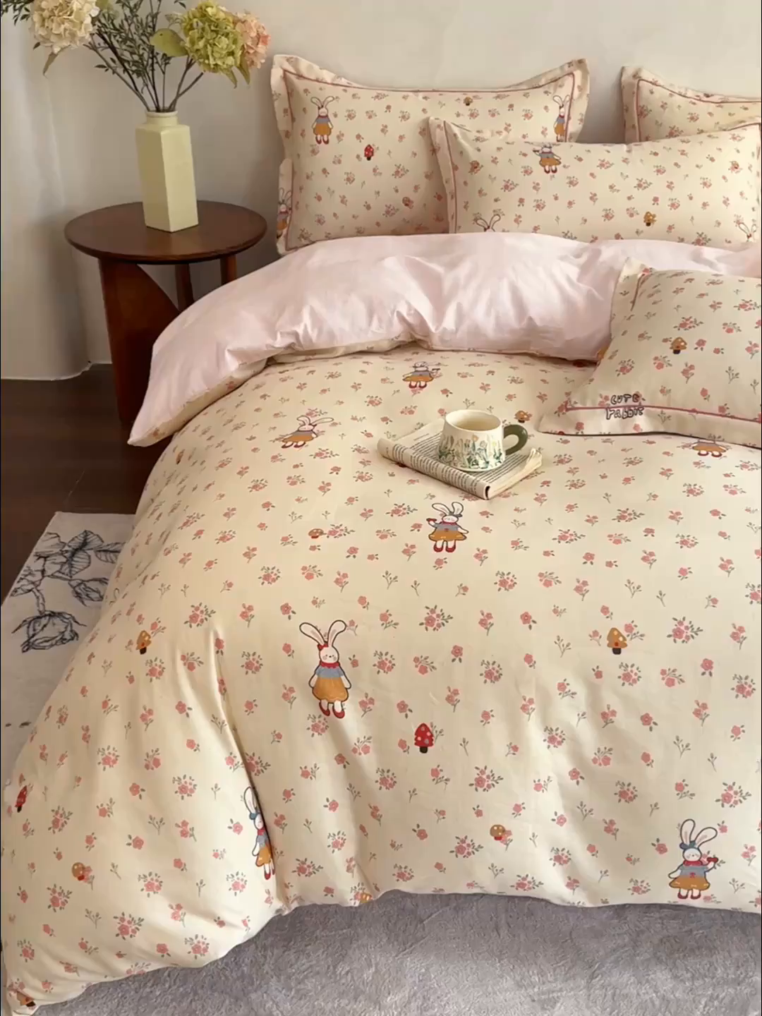 91家纺网 家纺一手货源 找家纺 U品汇 2026新款全棉纯棉麻数码印花四件套亚麻复古夏季床上用品（70%棉30%亚麻） 萌兔宝宝