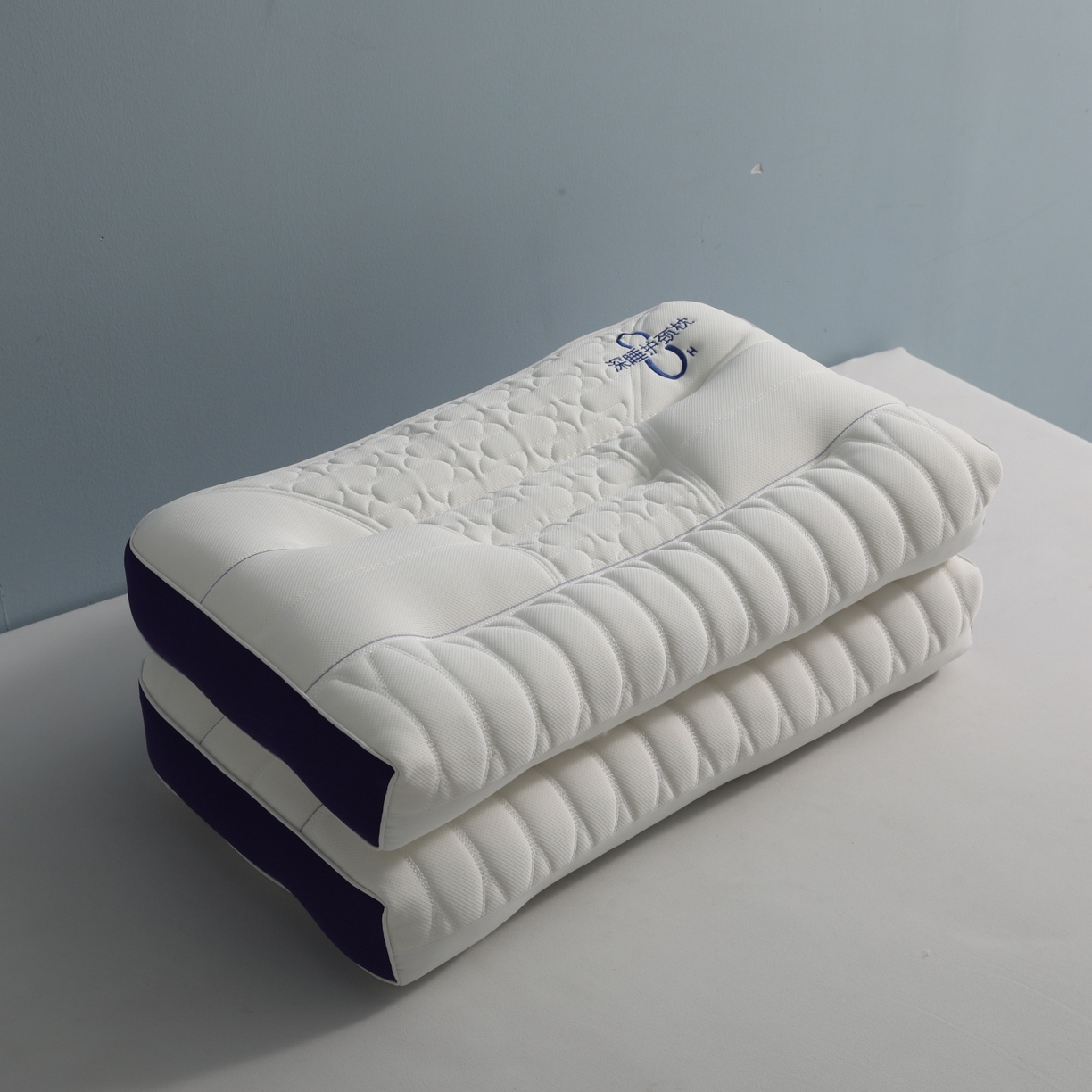 91家纺网 家纺一手货源 找家纺 小米枕芯 2026新款8小时深睡护颈枕助睡眠枕两色枕头枕芯 8小时深睡护颈枕-奶白拼藏蓝