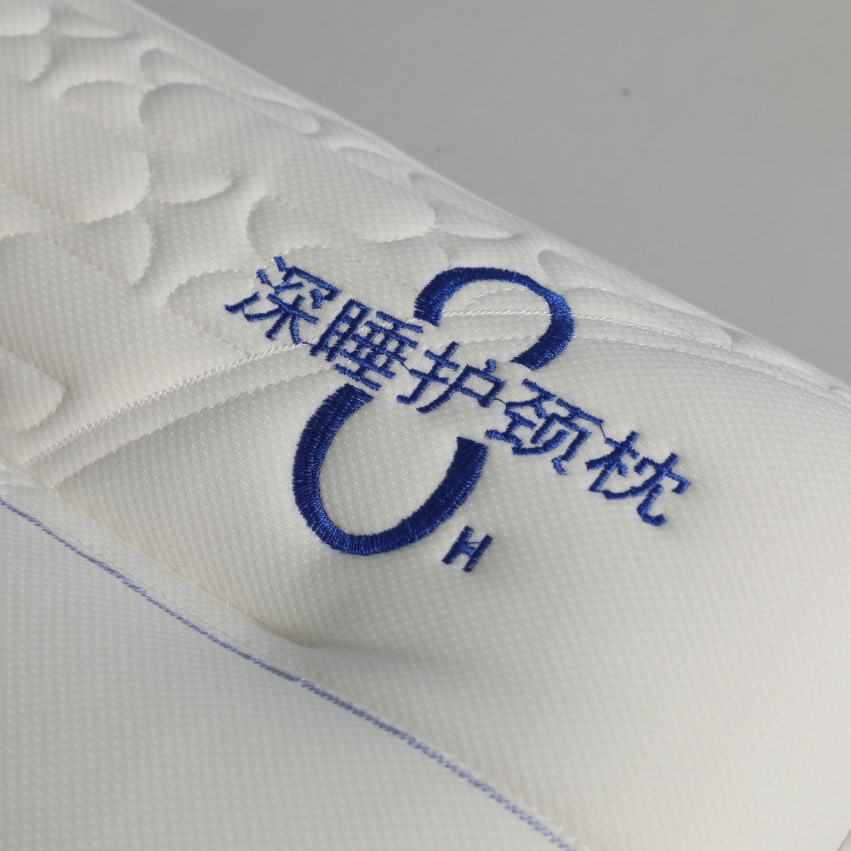 91家纺网 家纺一手货源 找家纺 小米枕芯 2026新款8小时深睡护颈枕助睡眠枕两色枕头枕芯 8小时深睡护颈枕-奶白拼藏蓝