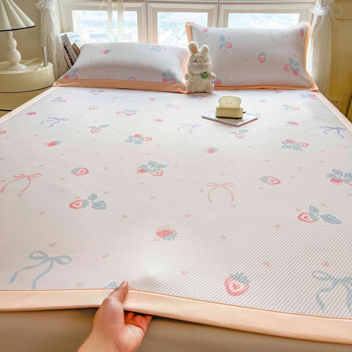 孩子王家纺 2026春夏新款夏季花卉冰丝凉席凉感值过0.21冰豆豆A类可机洗学生宿舍空调软席 草莓甜心 床单款