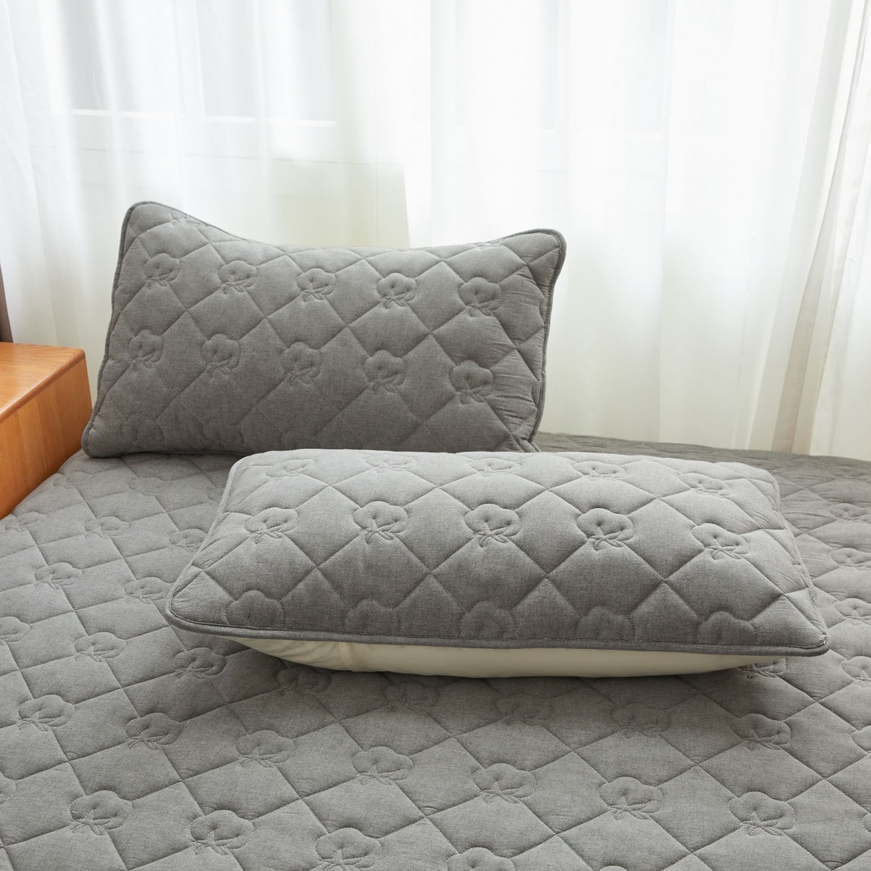 91家纺网 家纺一手货源 找家纺 小米枕芯 2026新款全棉纯棉棉花图案舒适夹棉床笠 灰色