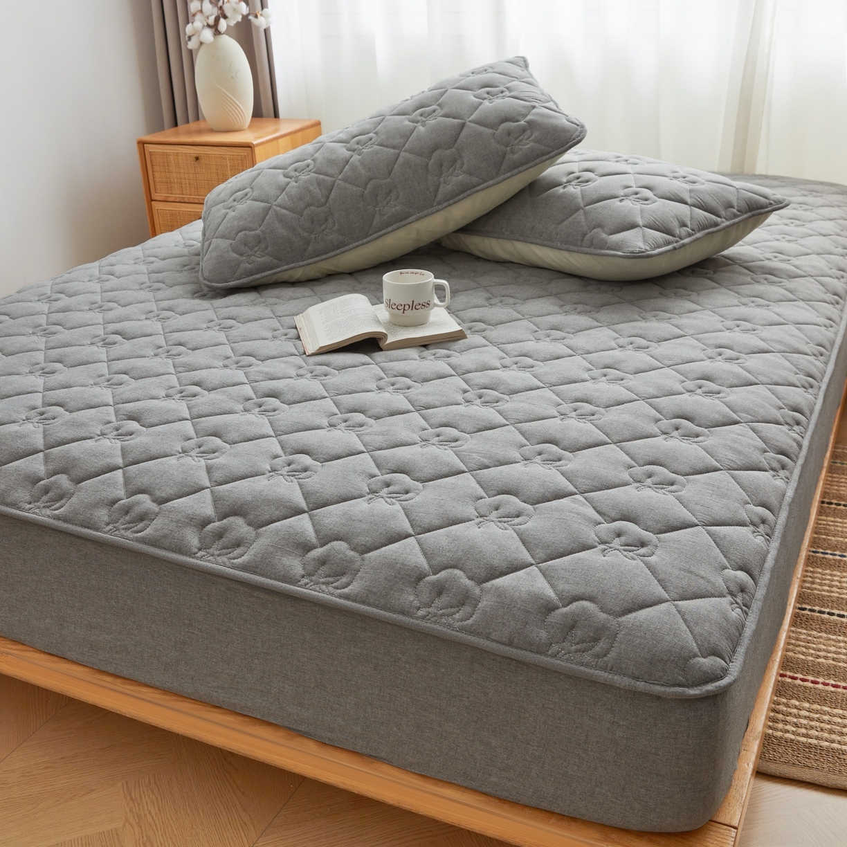 91家纺网 家纺一手货源 找家纺 小米枕芯 2026新款全棉纯棉棉花图案舒适夹棉床笠 灰色