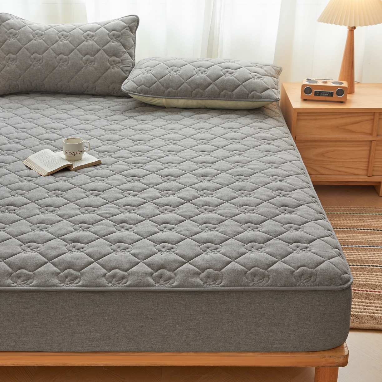 91家纺网 家纺一手货源 找家纺 小米枕芯 2026新款全棉纯棉棉花图案舒适夹棉床笠 灰色