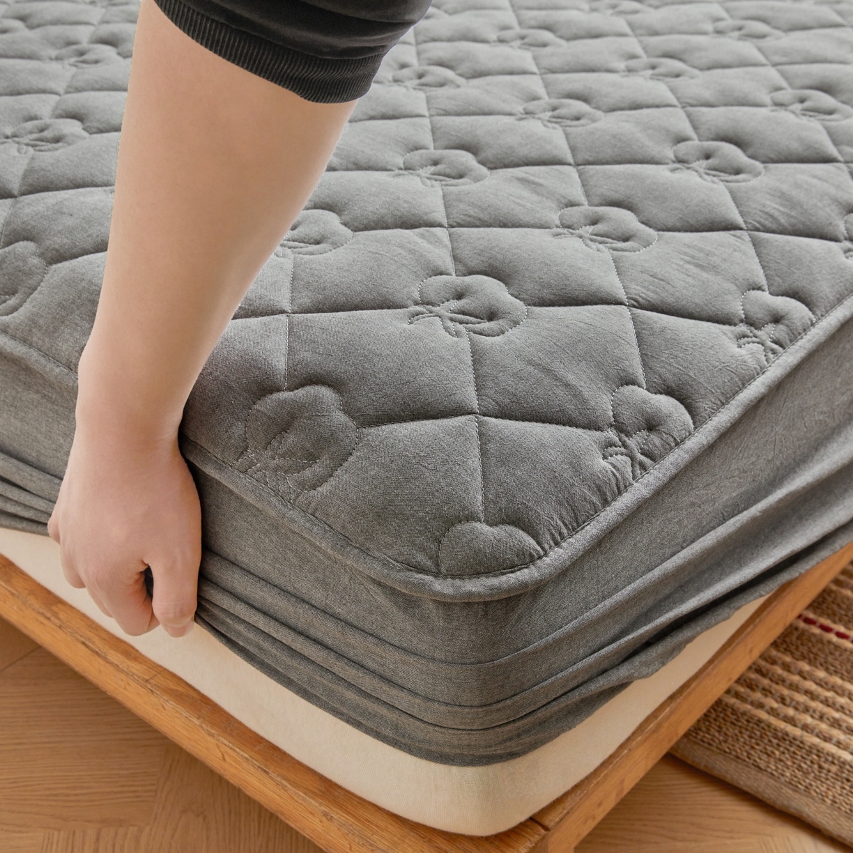 91家纺网 家纺一手货源 找家纺 小米枕芯 2026新款全棉纯棉棉花图案舒适夹棉床笠 灰色