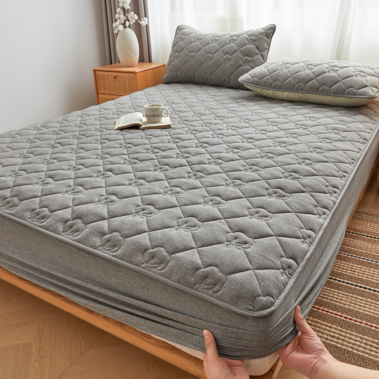 91家纺网 家纺一手货源 找家纺 小米枕芯 2026新款全棉纯棉棉花图案舒适夹棉床笠 灰色