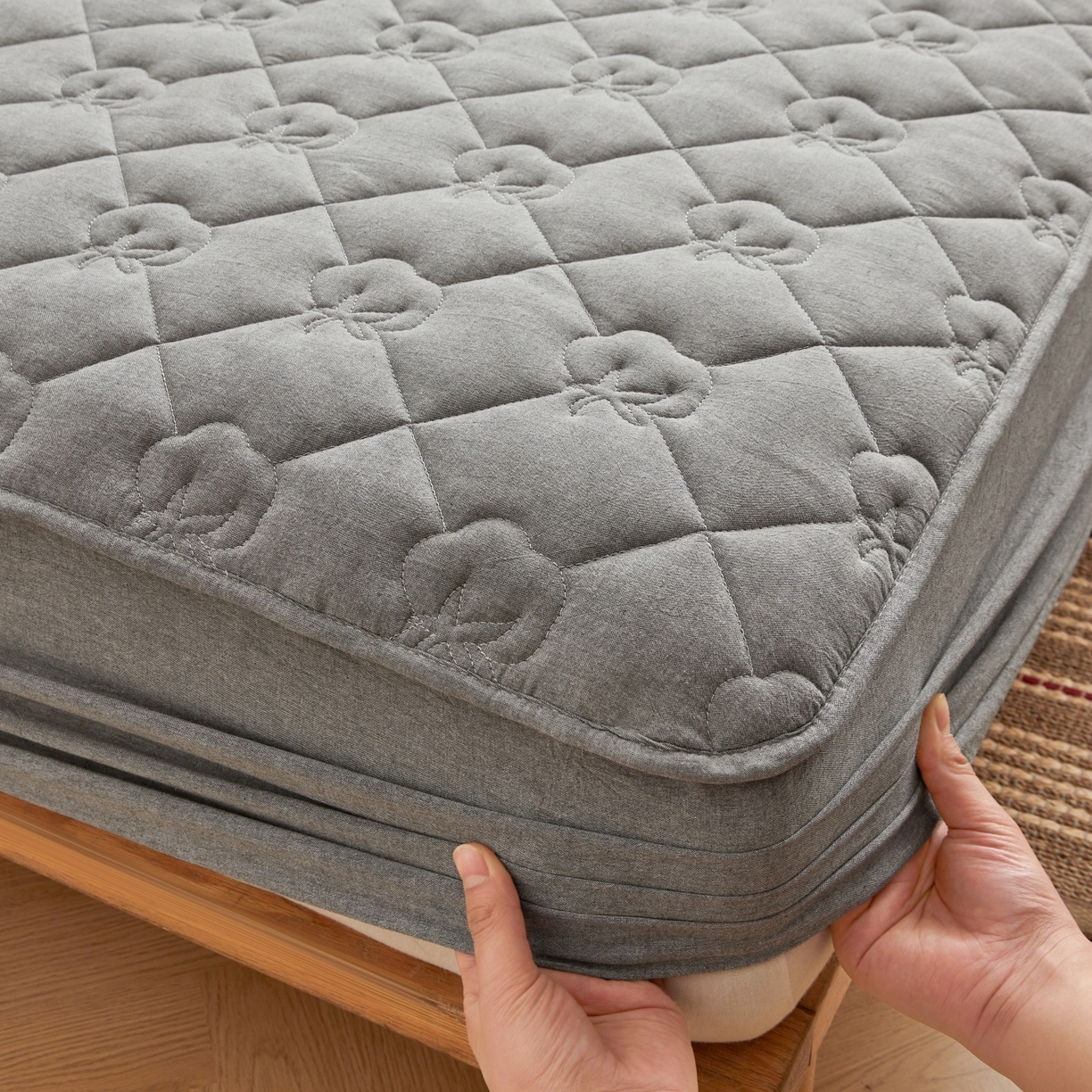 91家纺网 家纺一手货源 找家纺 小米枕芯 2026新款全棉纯棉棉花图案舒适夹棉床笠 灰色