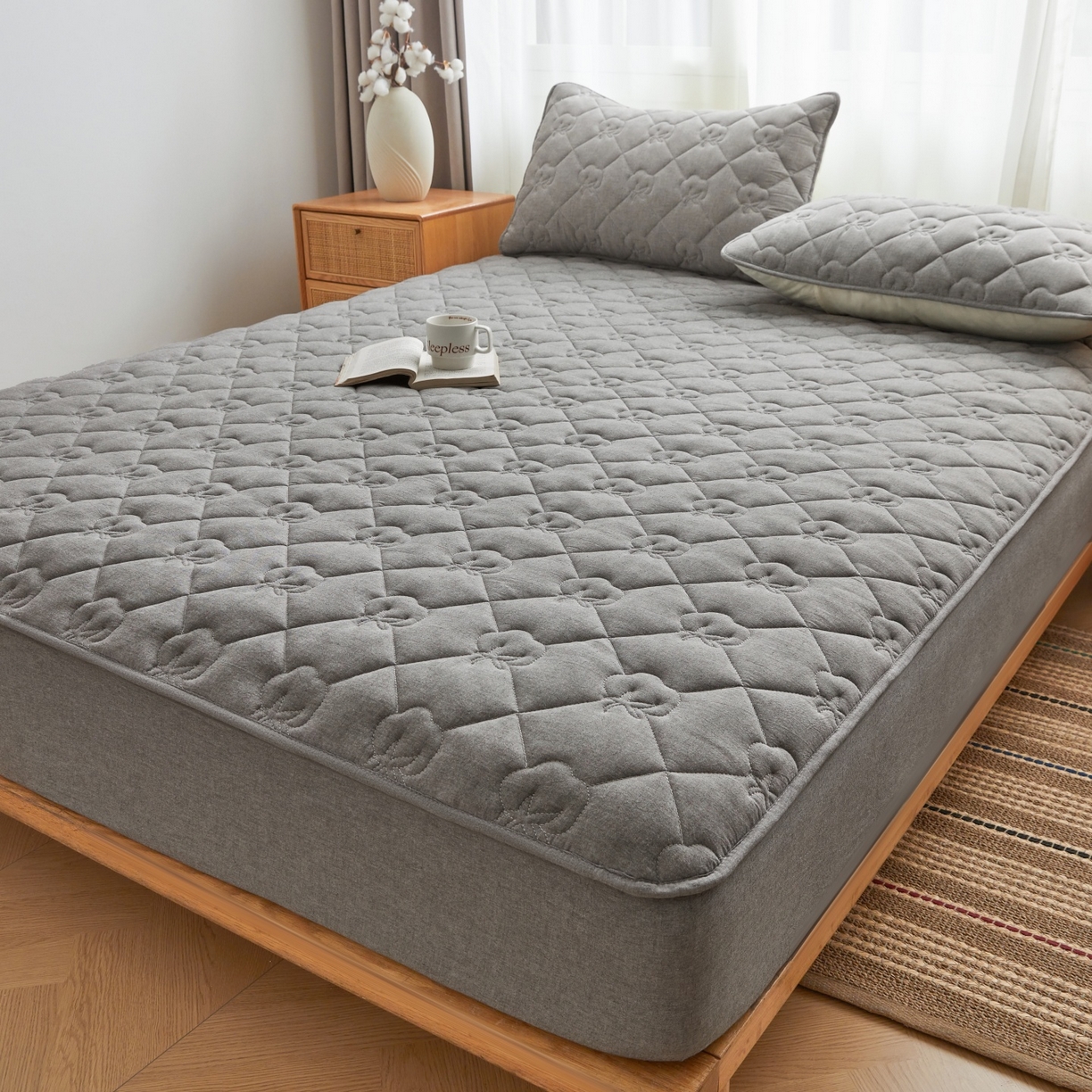 91家纺网 家纺一手货源 找家纺 小米枕芯 2026新款全棉纯棉棉花图案舒适夹棉床笠 灰色