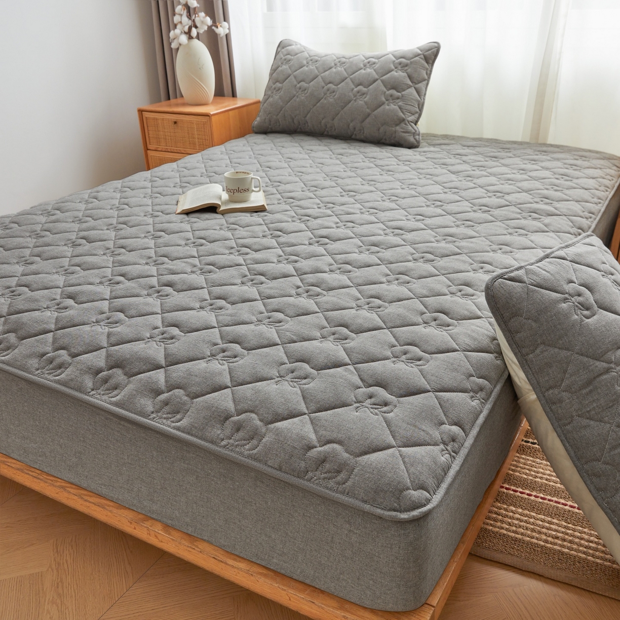 91家纺网 家纺一手货源 找家纺 小米枕芯 2026新款全棉纯棉棉花图案舒适夹棉床笠 灰色