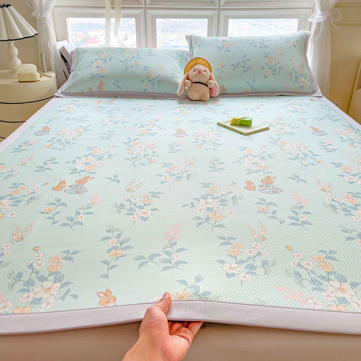 91家纺网 家纺一手货源 找家纺 孩子王家纺 2026春夏新款夏季花卉冰丝凉席凉感值过0.21冰豆豆A类可机洗学生宿舍空调软席 丛林小兔 床单款