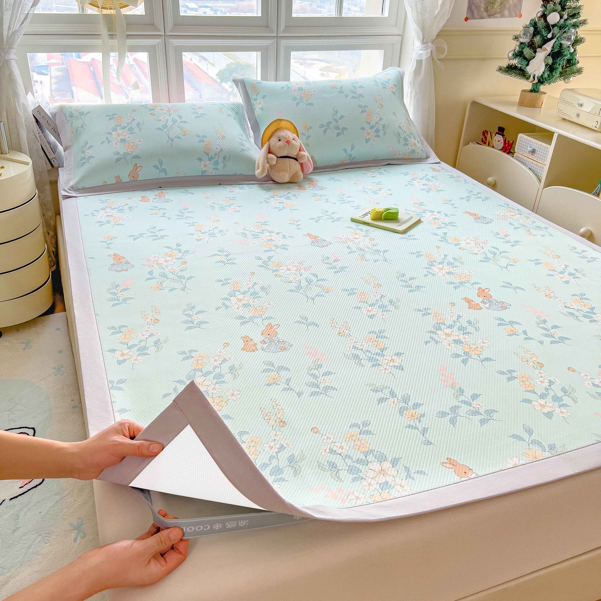 91家纺网 家纺一手货源 找家纺 孩子王家纺 2026春夏新款夏季花卉冰丝凉席凉感值过0.21冰豆豆A类可机洗学生宿舍空调软席 丛林小兔 床单款