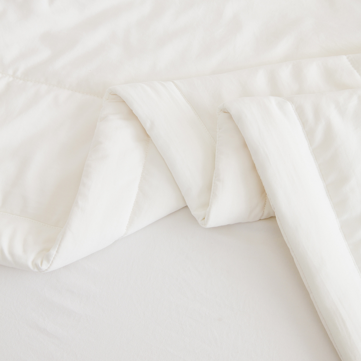 91家纺网 家纺一手货源 找家纺 尊妙被业 2026新款水洗棉棉花夏被100%新疆棉花被被子被芯填充包检测 浅云白