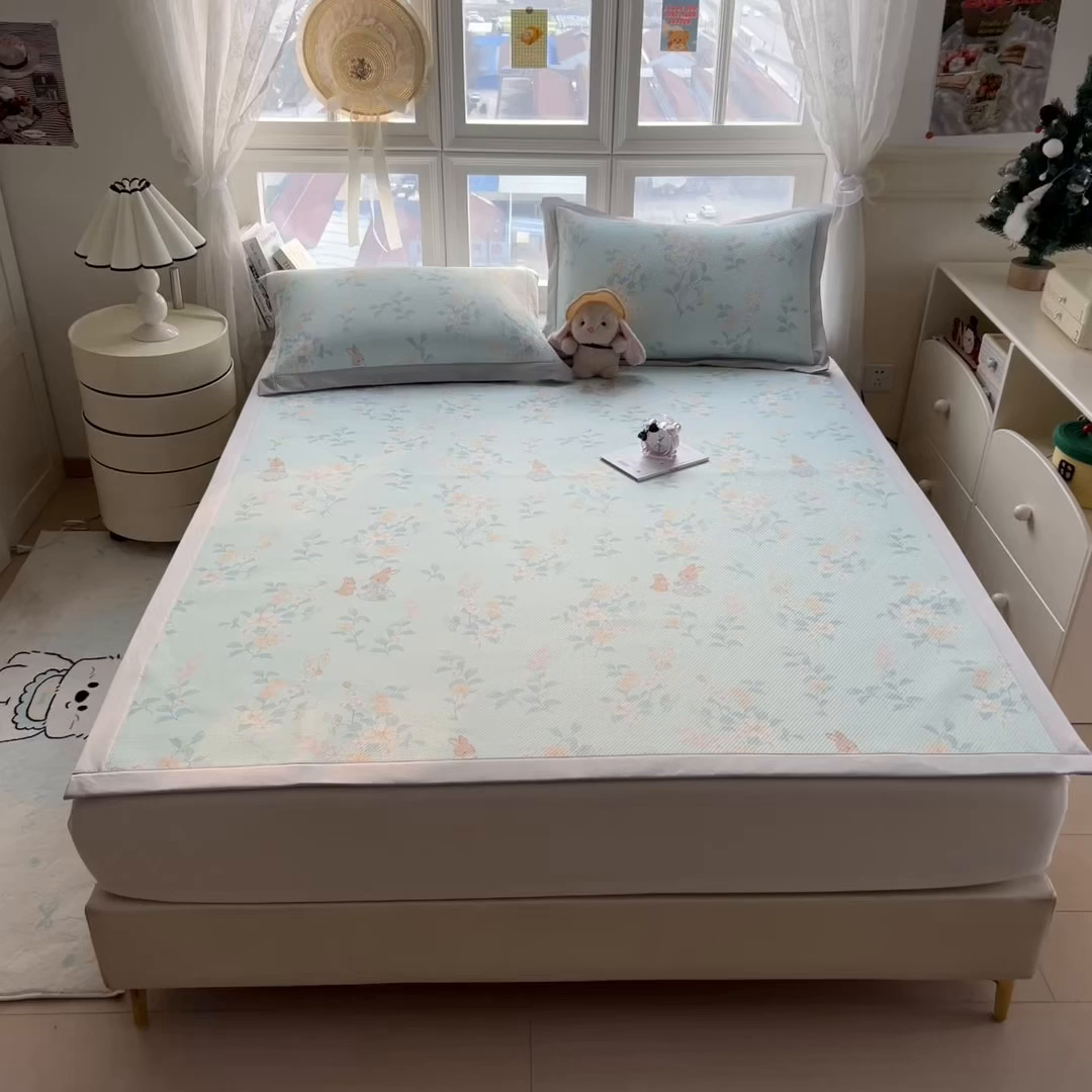 91家纺网 家纺一手货源 找家纺 孩子王家纺 2026春夏新款夏季花卉冰丝凉席凉感值过0.21冰豆豆A类可机洗学生宿舍空调软席 丛林小兔 床单款