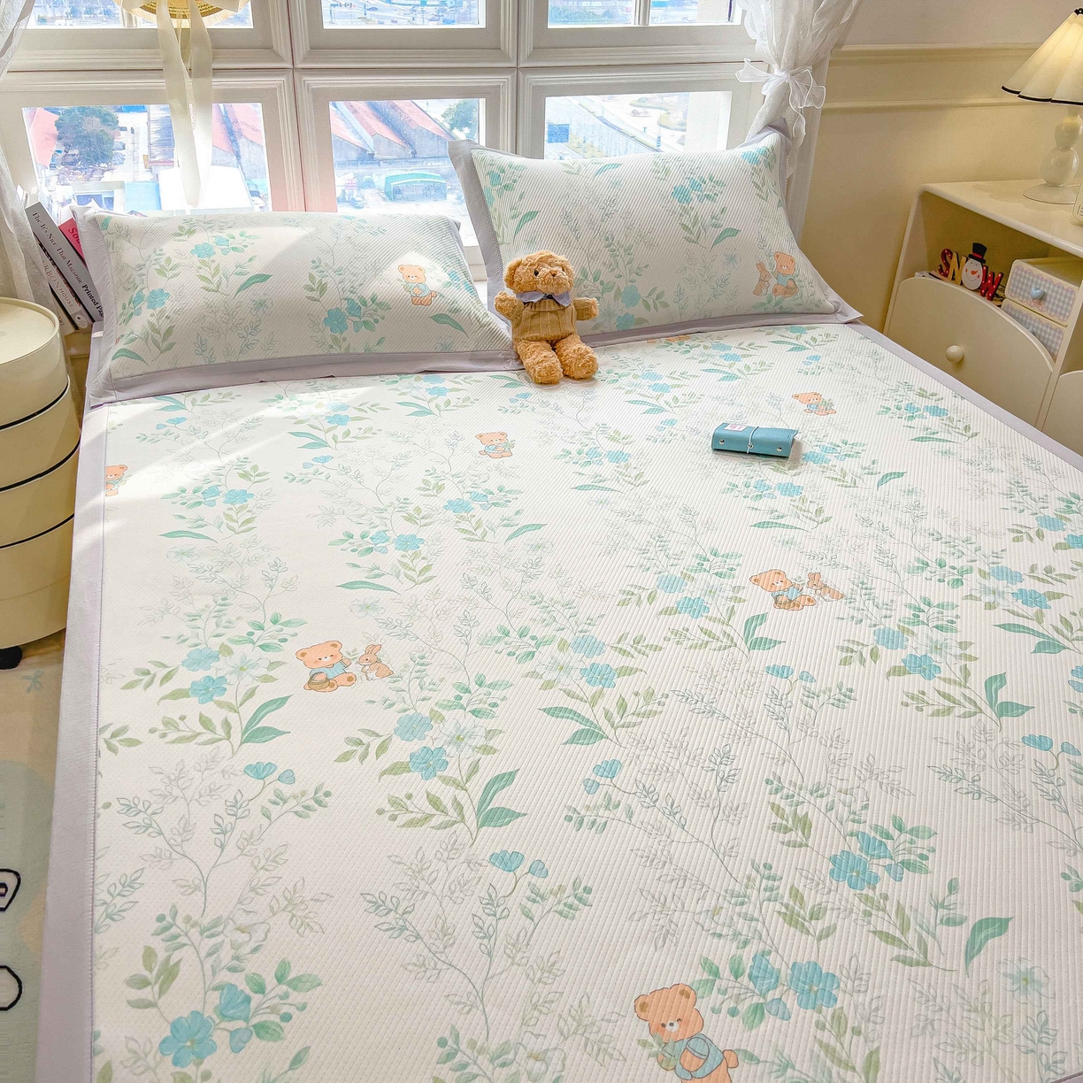 91家纺网 家纺一手货源 找家纺 孩子王家纺 2026春夏新款夏季花卉冰丝凉席凉感值过0.21冰豆豆A类可机洗学生宿舍空调软席 丛林小熊 床单款