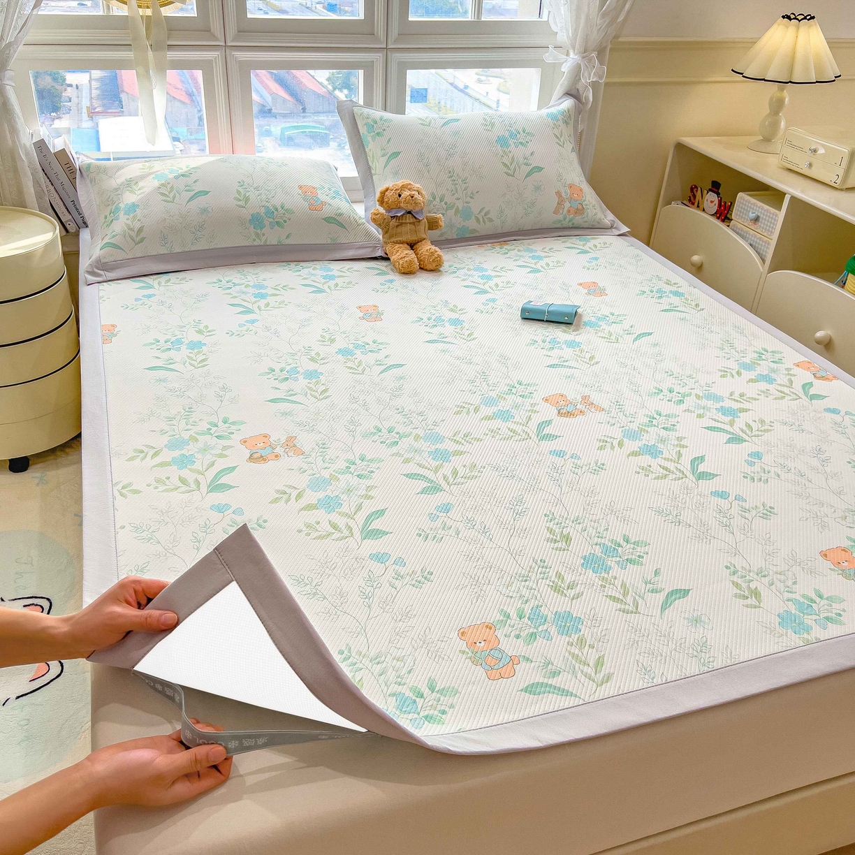 91家纺网 家纺一手货源 找家纺 孩子王家纺 2026春夏新款夏季花卉冰丝凉席凉感值过0.21冰豆豆A类可机洗学生宿舍空调软席 丛林小熊 床单款