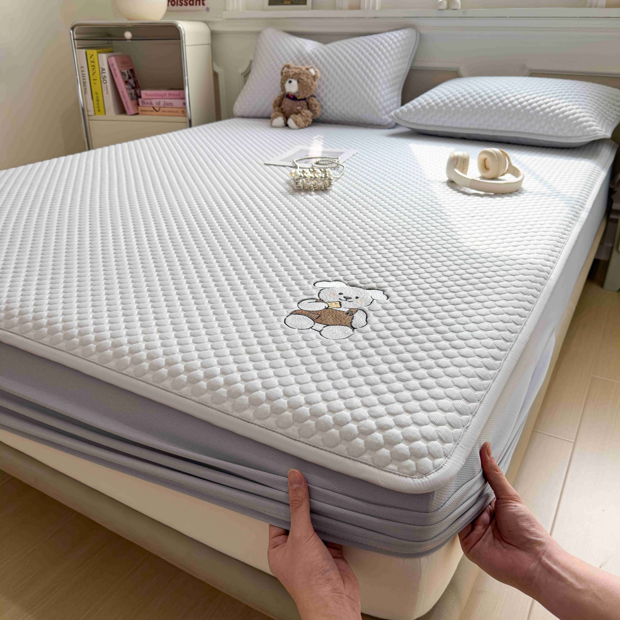 91家纺网 家纺一手货源 找家纺 孩子王家纺 2026春夏新款冰豆豆凉席凉感值过0.21冰丝床单单件冰丝席家用空调软席凉席席子 薇薇蓝-床笠款