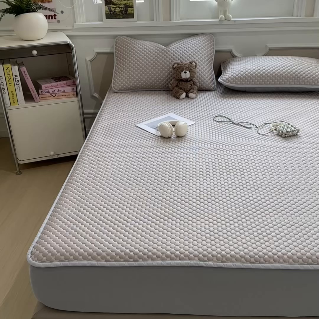 91家纺网 家纺一手货源 找家纺 孩子王家纺 2026春夏新款冰豆豆凉席凉感值过0.21冰丝床单单件冰丝席家用空调软席凉席席子 椰子灰-床笠款