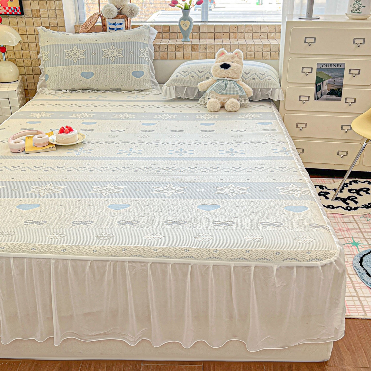 91家纺网 家纺一手货源 找家纺 川悦生活 2026新款加厚三明治底床裙款凉感席三件套 床裙费尔冰雪