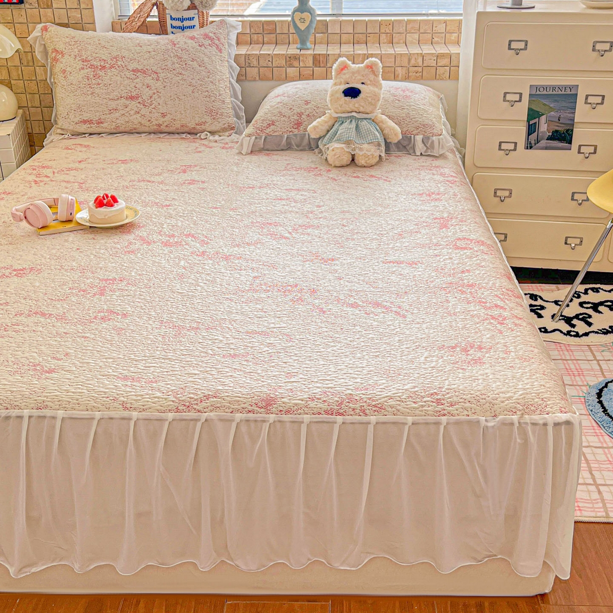 91家纺网 家纺一手货源 找家纺 川悦生活 2026新款加厚三明治底床裙款凉感席三件套 床裙尼尔-粉