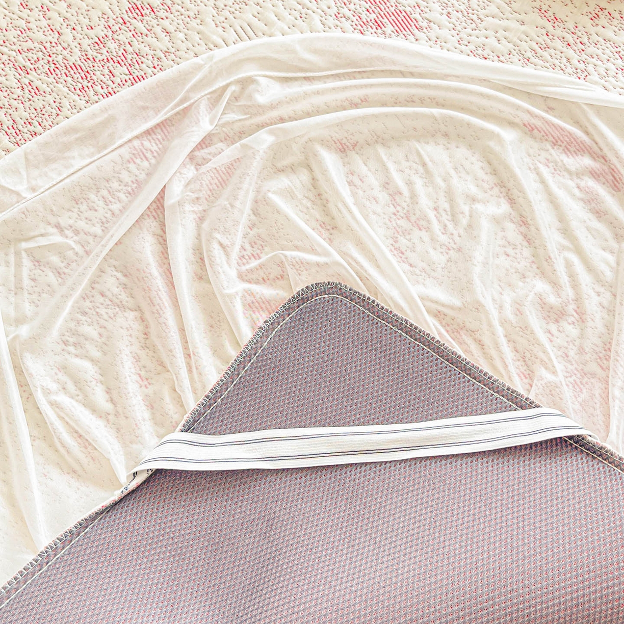 91家纺网 家纺一手货源 找家纺 川悦生活 2026新款加厚三明治底床裙款凉感席三件套 床裙尼尔-粉