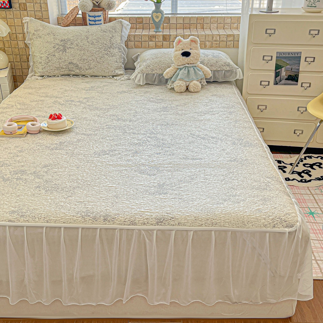 91家纺网 家纺一手货源 找家纺 川悦生活 2026新款加厚三明治底床裙款凉感席三件套 床裙尼尔-星灰