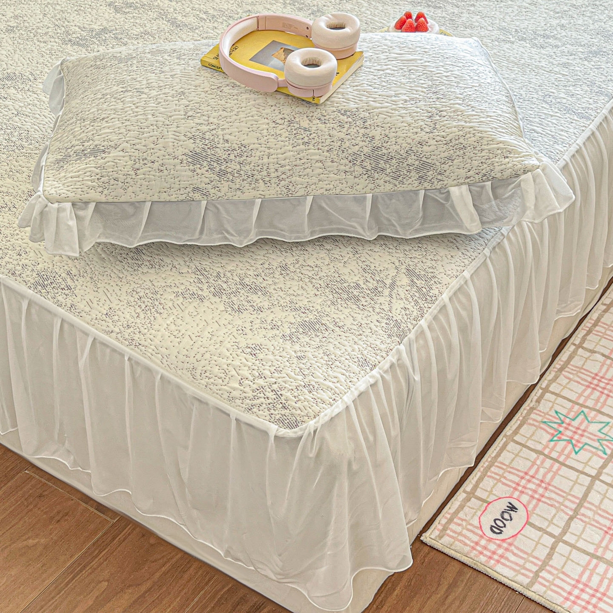 91家纺网 家纺一手货源 找家纺 川悦生活 2026新款加厚三明治底床裙款凉感席三件套 床裙尼尔-星灰