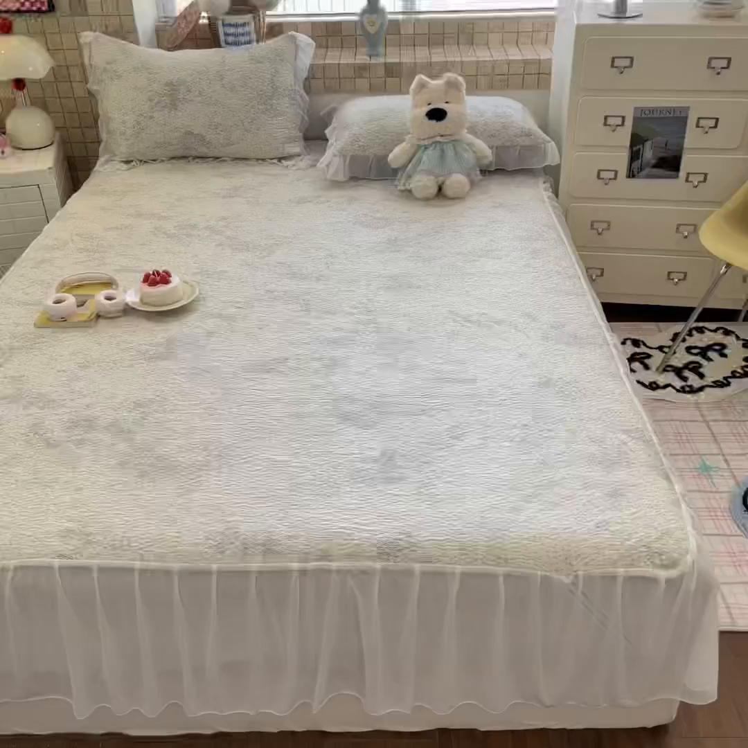 91家纺网 家纺一手货源 找家纺 川悦生活 2026新款加厚三明治底床裙款凉感席三件套 床裙尼尔-星灰