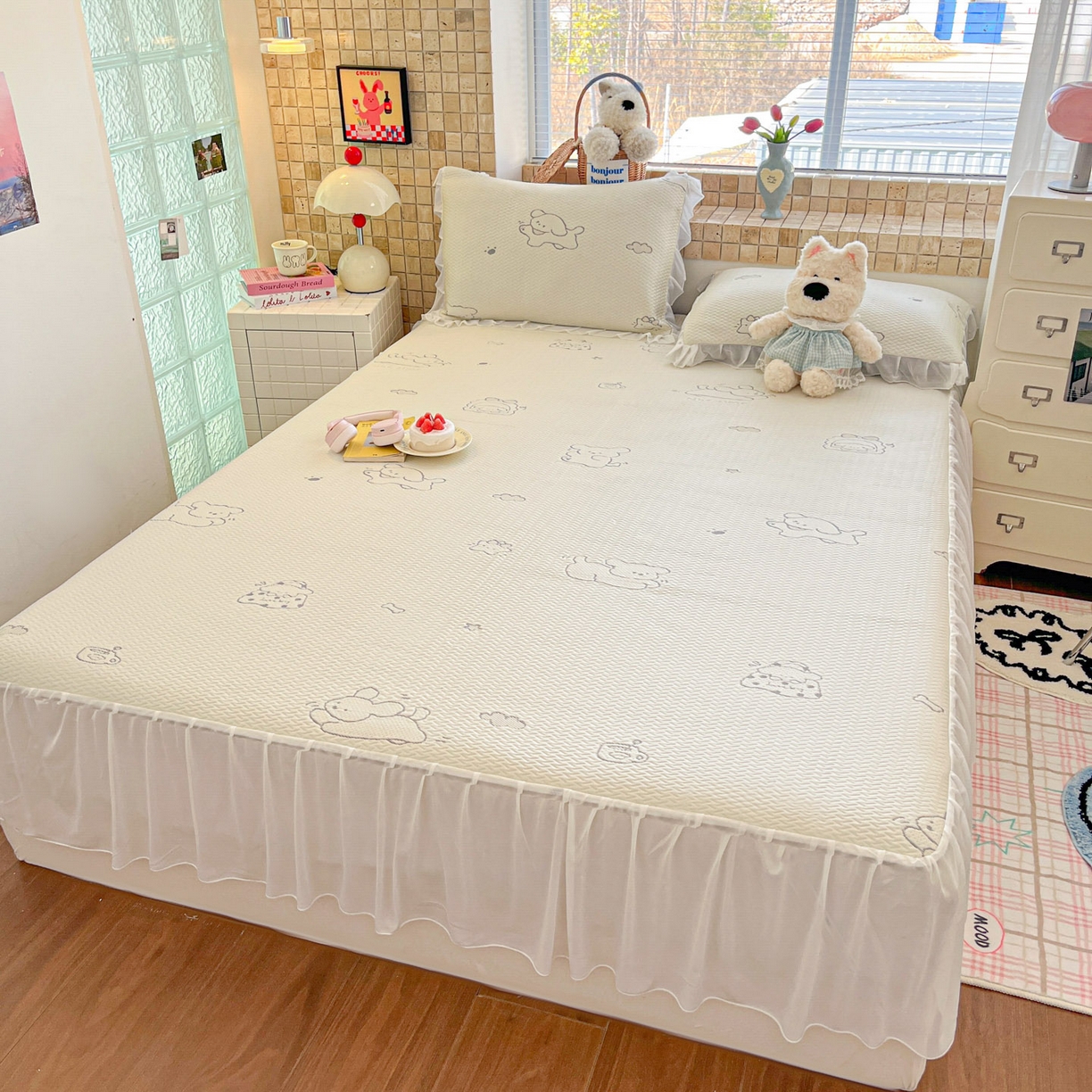 91家纺网 家纺一手货源 找家纺 川悦生活 2026新款加厚三明治底床裙款凉感席三件套 床裙朴朴小旺