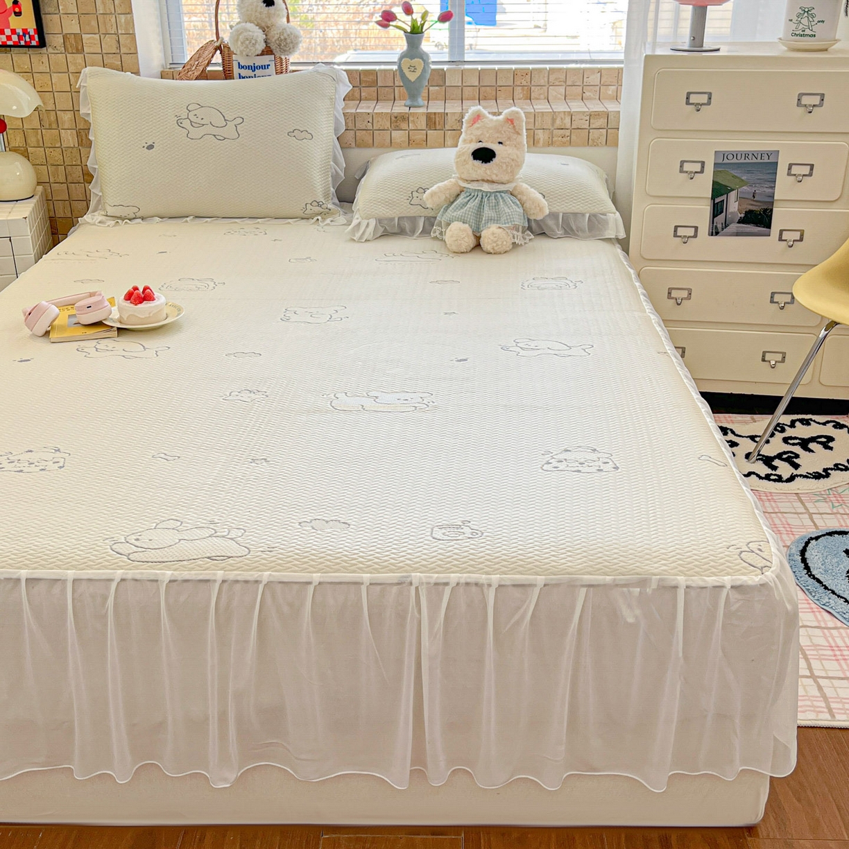 91家纺网 家纺一手货源 找家纺 川悦生活 2026新款加厚三明治底床裙款凉感席三件套 床裙朴朴小旺