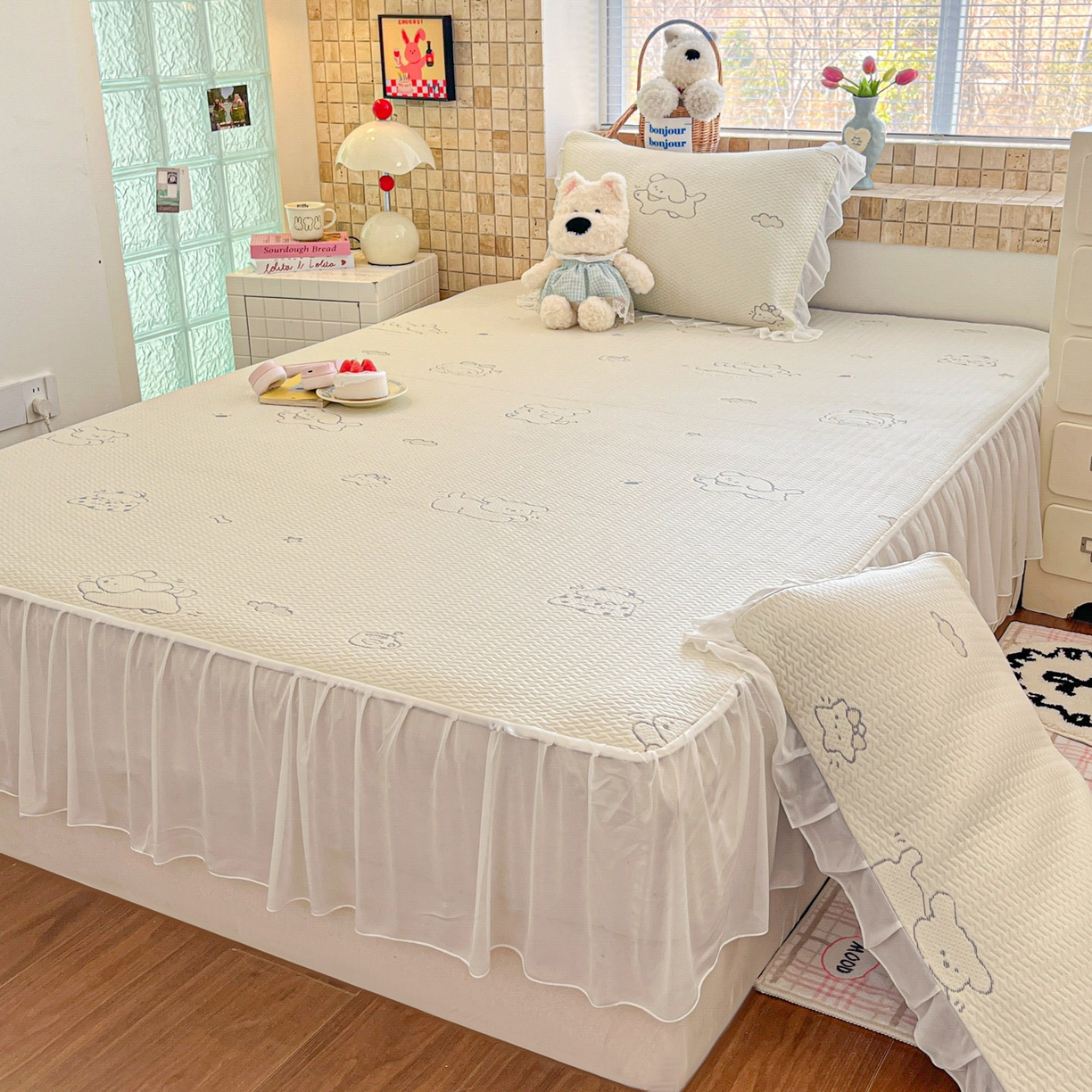 91家纺网 家纺一手货源 找家纺 川悦生活 2026新款加厚三明治底床裙款凉感席三件套 床裙朴朴小旺