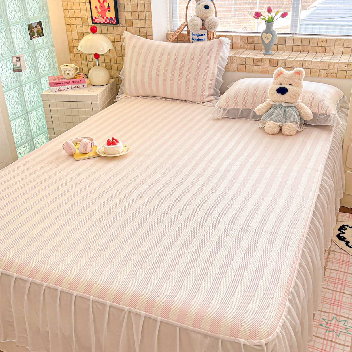 91家纺网 家纺一手货源 找家纺 川悦生活 2026新款加厚三明治底床裙款凉感席三件套 床裙甜心-奶粉