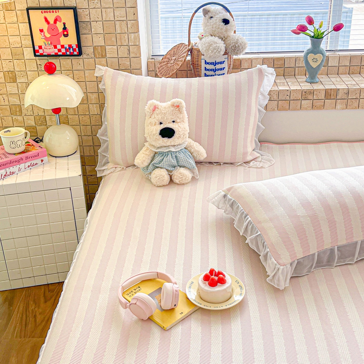 91家纺网 家纺一手货源 找家纺 川悦生活 2026新款加厚三明治底床裙款凉感席三件套 床裙甜心-奶粉