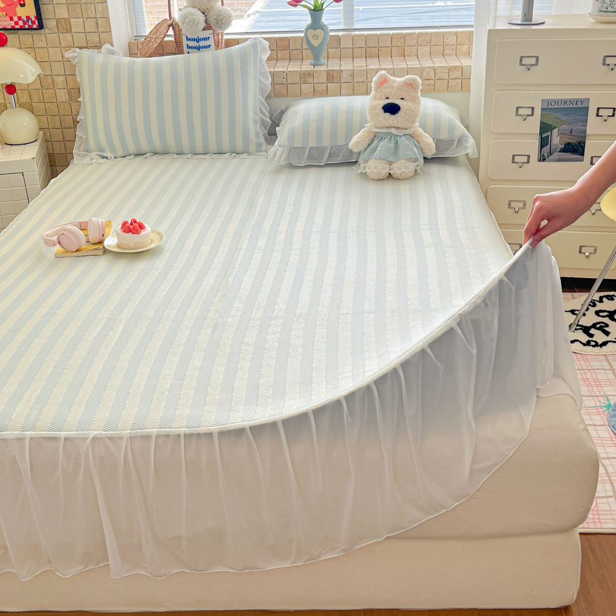 川悦生活 2026新款加厚三明治底床裙款凉感席三件套 床裙甜心-水蓝