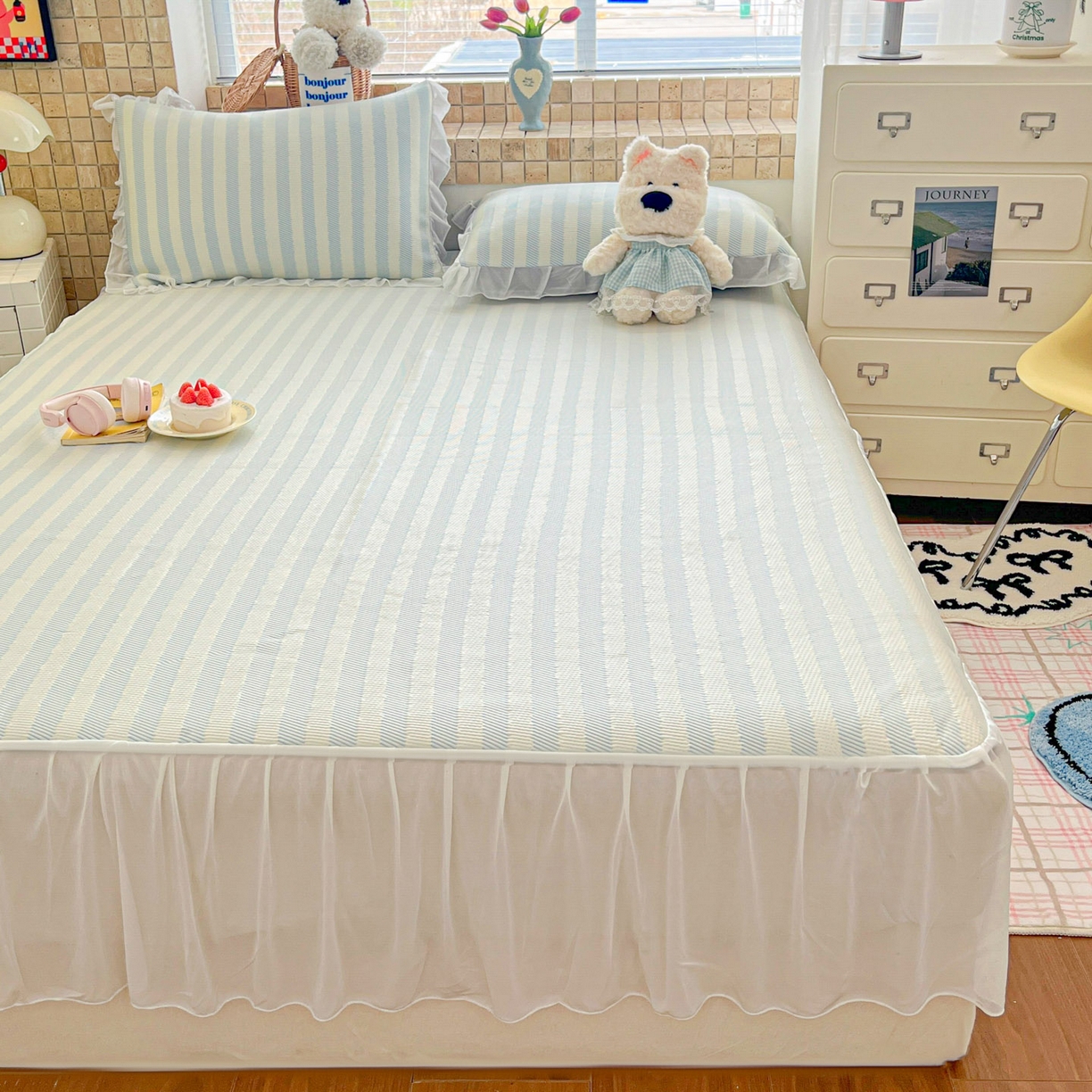 91家纺网 家纺一手货源 找家纺 川悦生活 2026新款加厚三明治底床裙款凉感席三件套 床裙甜心-水蓝