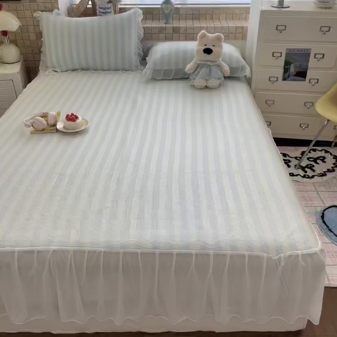 91家纺网 家纺一手货源 找家纺 川悦生活 2026新款加厚三明治底床裙款凉感席三件套 床裙甜心-水蓝