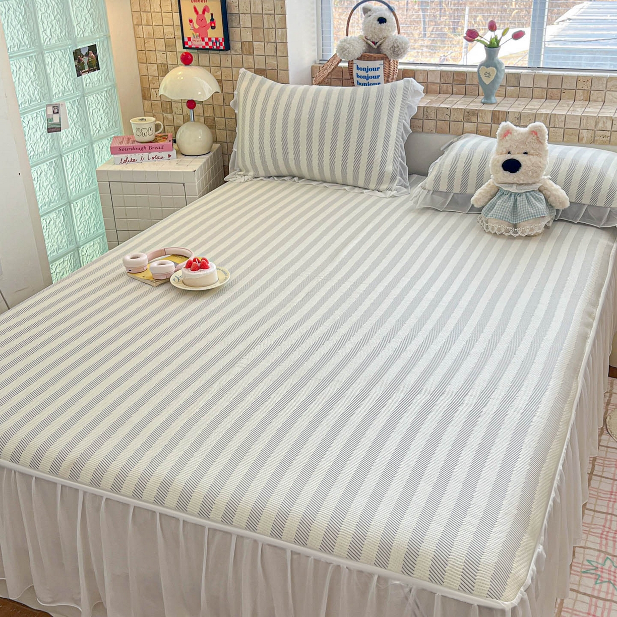 91家纺网 家纺一手货源 找家纺 川悦生活 2026新款加厚三明治底床裙款凉感席三件套 床裙甜心-月灰